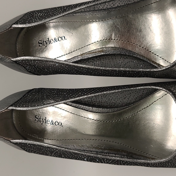 Heels - Picture 2 of 4